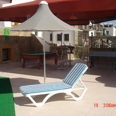 Lemon Tree アパートホテル