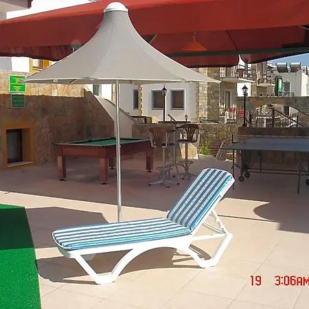 Lemon Tree Apartahotel 3*
