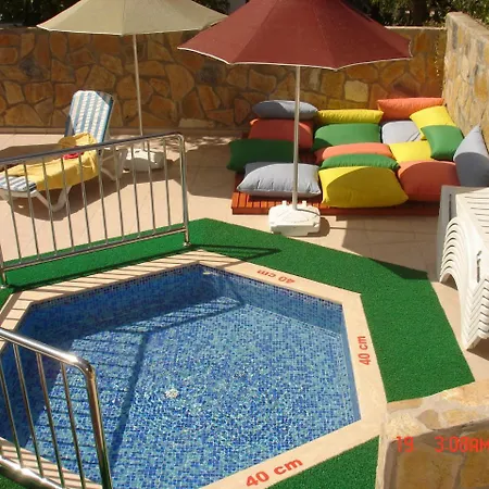 Lemon Tree 2* بيتيس