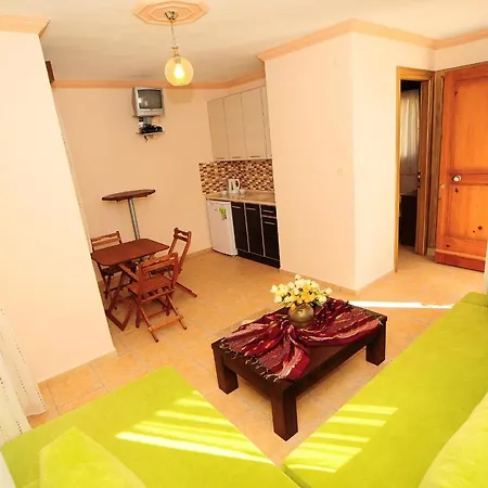 Lemon Tree Aparthotel 2*