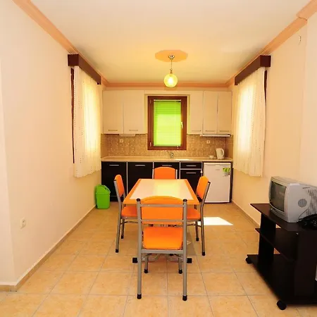 Aparthotel Lemon Tree 2*